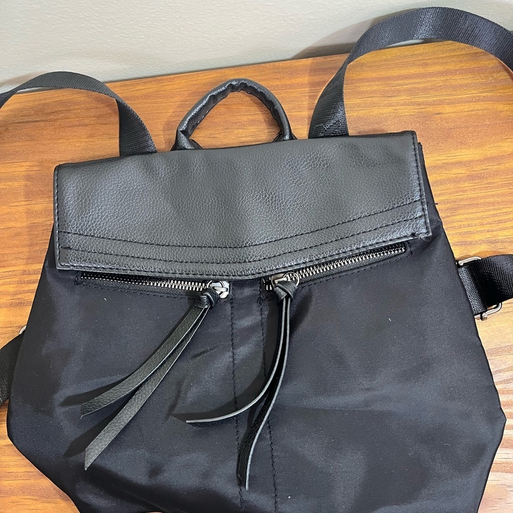 Botkier New york Mini trigger Backpack black pockets nylon straps - Picture 2 of 7